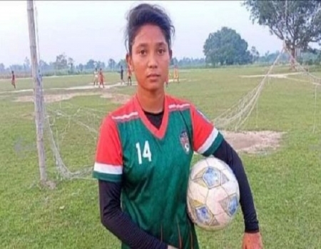 বাবা ভ্যানচালক, মা চা বিক্রেতা, মেয়ে যাচ্ছে পর্তুগাল 